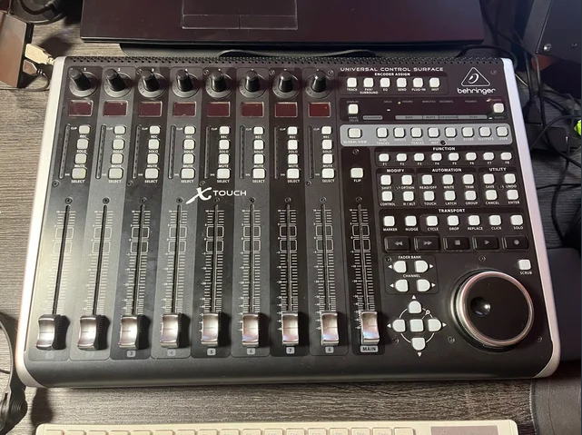 Controladora MIDI Behringer Xtouch Universal afbeelding 2
