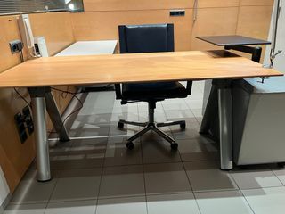 Mesa de oficina madera y metal