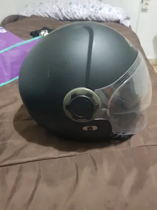 Casco de moto NZI con visera