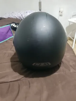 Casco de moto NZI con visera