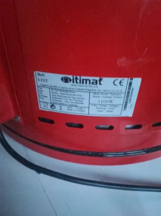 Horno eléctrico rojo