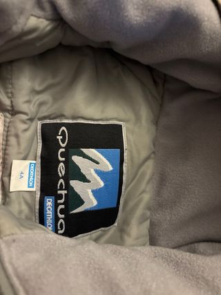 Mono talla 4 y guantes 3-4 de esquí. Niño/a