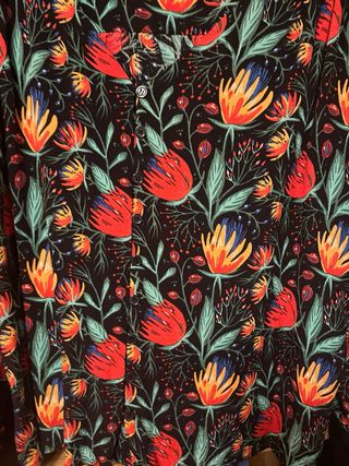 Blusa Artlovers Estampada Flores Negra Talla M