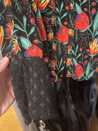 Blusa Artlovers Estampada Flores Negra Talla M