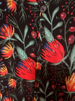 Blusa Artlovers Estampada Flores Negra Talla M