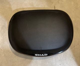 Baúl Shad SH46 + Parrilla y Kit Montaje