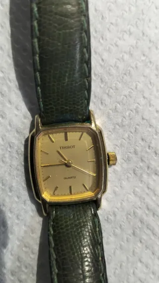 Reloj Tissot Dorado y Verde