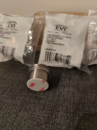 Topes de puerta acero inox. mate. Servi Herrajes.