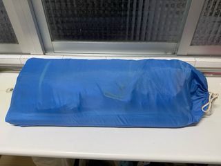 Tienda de campaña azul vintage