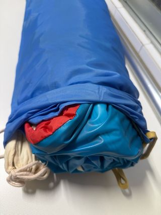 Tienda de campaña azul vintage