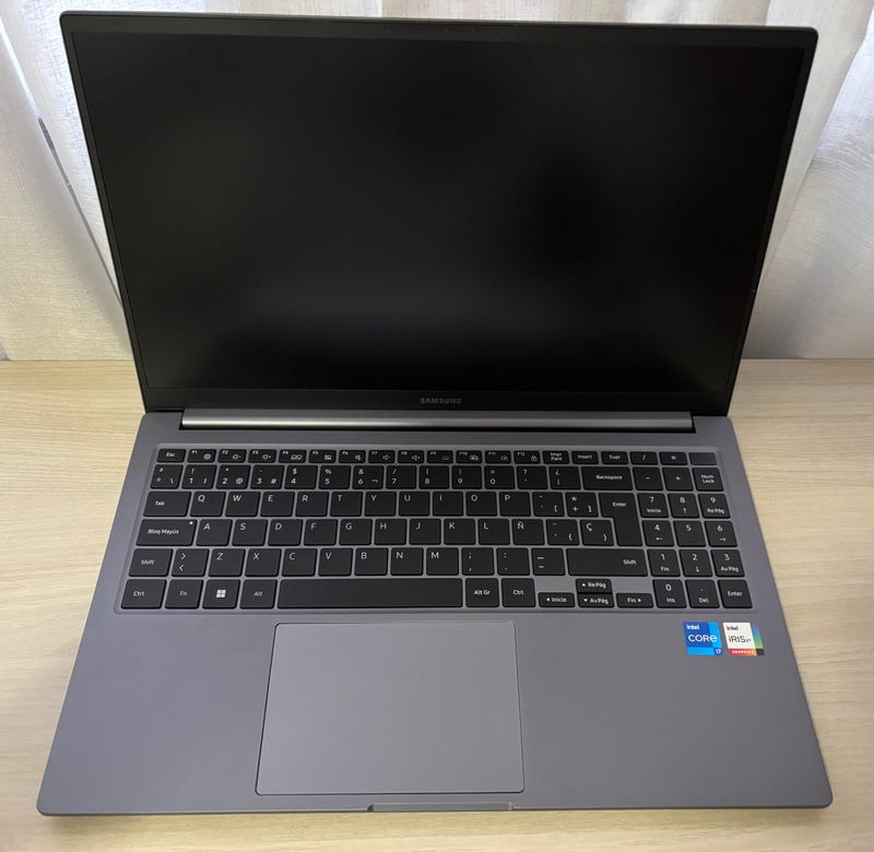 Samsung Galaxy Book 4 i7 1TB SSD 16GB RAM