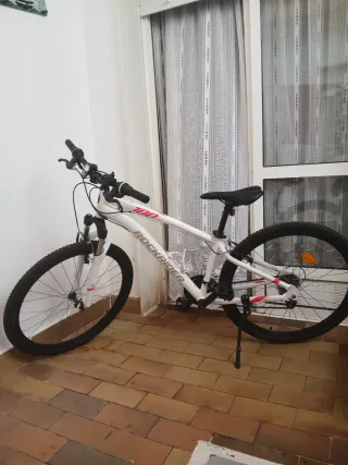 Bicicleta Rockrider 100 Blanca y rosa