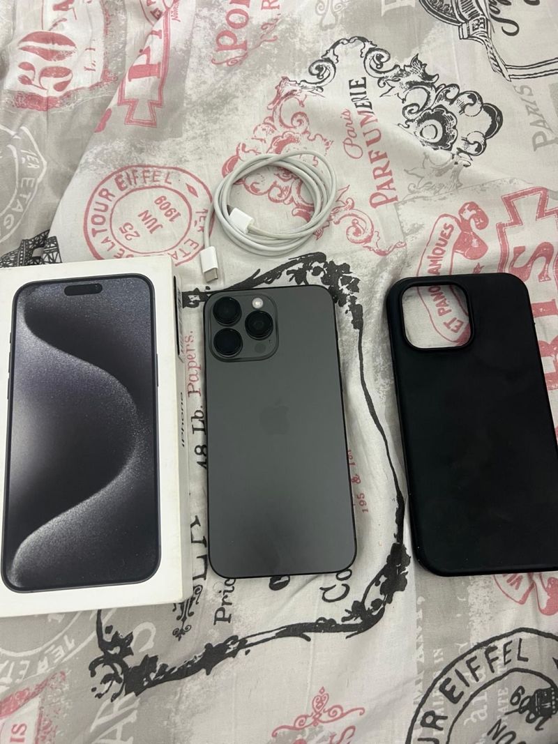 iPhone 15 Pro Max Negro/Gris 256 GB