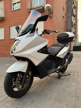 Gilera GP 800 Aniversario Maxi Scooter
