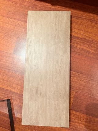 Estanterías de madera y metal