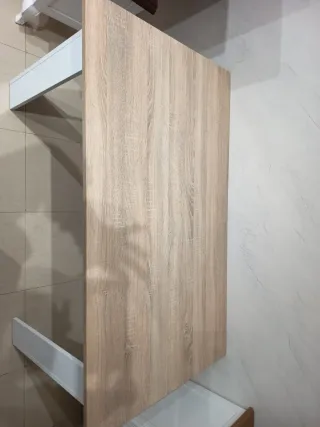 Mesa nueva con muy poco uso