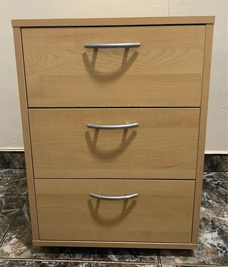 Cajonera de madera con ruedas