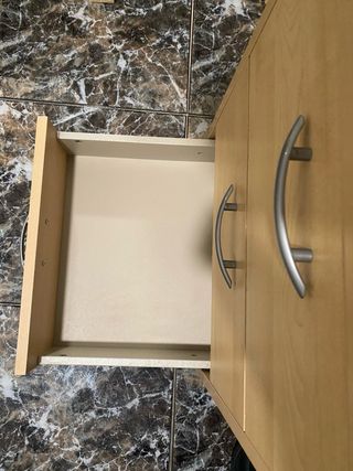 Cajonera de madera con ruedas