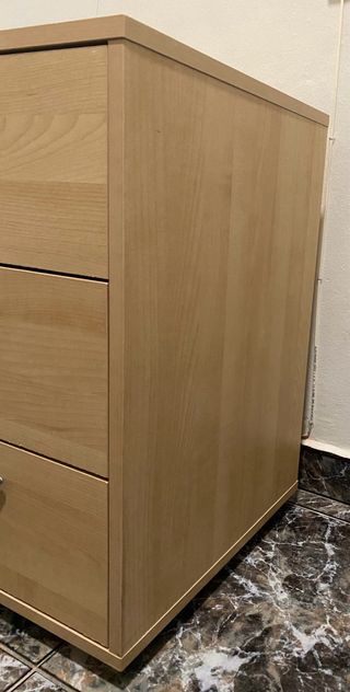 Cajonera de madera con ruedas