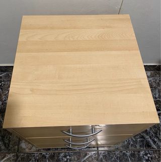 Cajonera de madera con ruedas