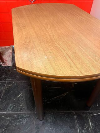 Mesa de comedor de madera