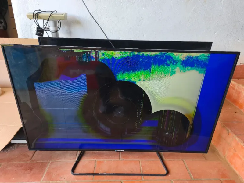 2 TVs LED 50 Blaupunkt para reparar o piezas afbeelding 2