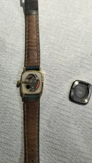 Reloj Tissot Cuarzo Dorado Correa Negra