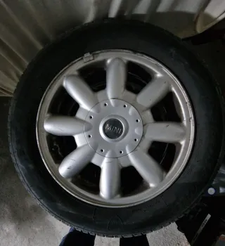 Juego de llantas y neumáticos para Mini one.