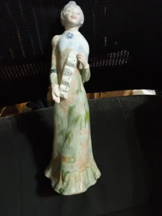 Figura porcelana antigua mujer Inglés