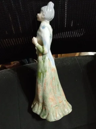 Figura porcelana antigua mujer Inglés