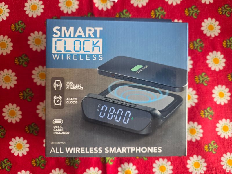 Alarma digital con carga inalámbrica de 15W