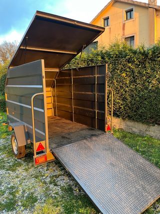 Remolque motos cerrado 750kg