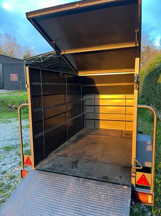 Remolque motos cerrado 750kg