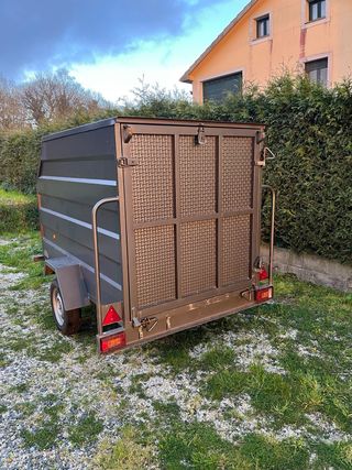 Remolque motos cerrado 750kg