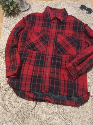 Sobrecamisa cuadros roja Bershka Talla L