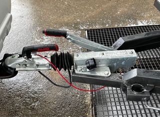 Remolque cerrado 240x140x110 750kg con freno