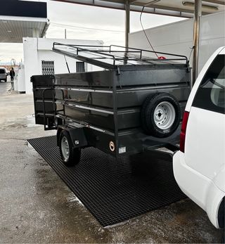 Remolque cerrado 240x140x110 750kg con freno