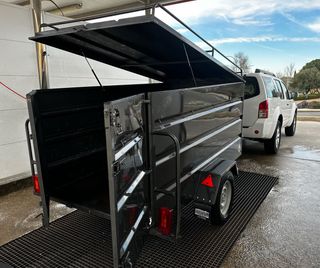 Remolque cerrado 240x140x110 750kg con freno