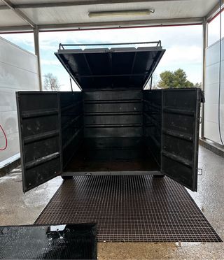 Remolque cerrado 240x140x110 750kg con freno