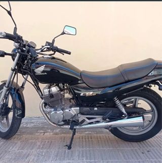 Honda CB 250 Negra. Bajo consumo