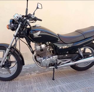 Honda CB 250 Negra. Bajo consumo