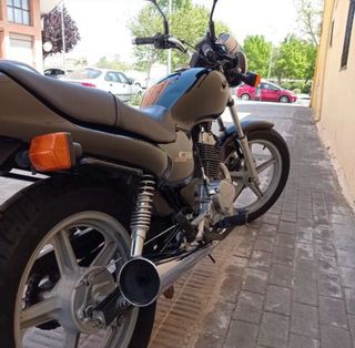 Honda CB 250 Negra. Bajo consumo