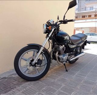 Honda CB 250 Negra. Bajo consumo