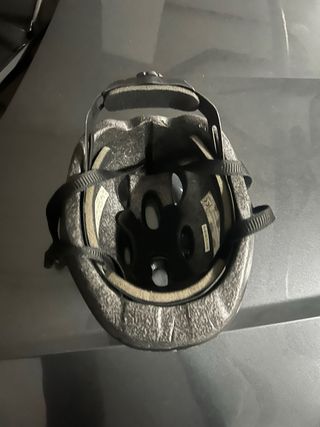 Casco de bici infantil azul con dibujos