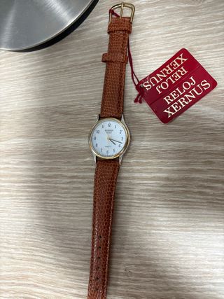 Reloj Xernus Correa Marrón y Detalles Dorados