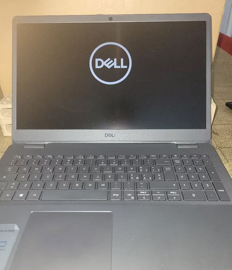 Portátil Dell Vostro 15 3000