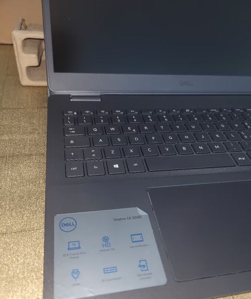 Portátil Dell Vostro 15 3000 afbeelding 2