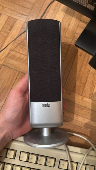 Lote PC: Monitor, Tastiera, Mouse e Altoparlanti