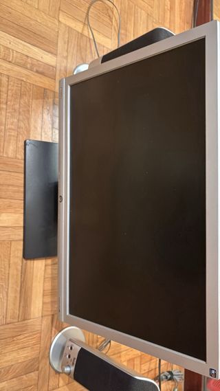 Lote PC: Monitor, Tastiera, Mouse e Altoparlanti