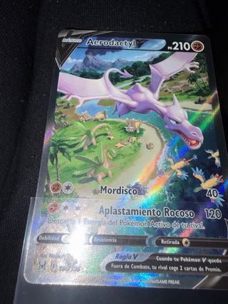 Carta Pokémon Arceus VSTAR PSA 10 y Aerodactyl